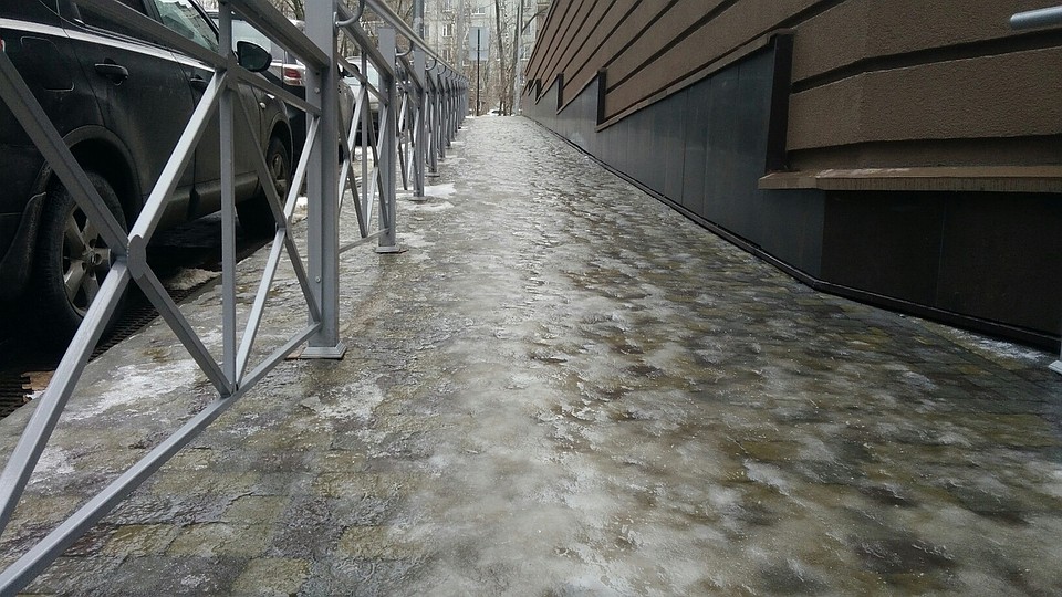 Гололед Фото: Елена КАРАЛ