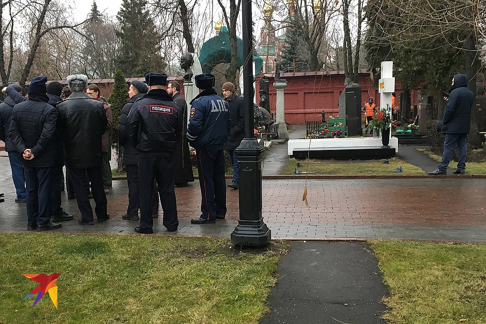 На Новодевичьем кладбище готовятся к похоронам Юрия Лужкова. Фото: Александр БОЙКО