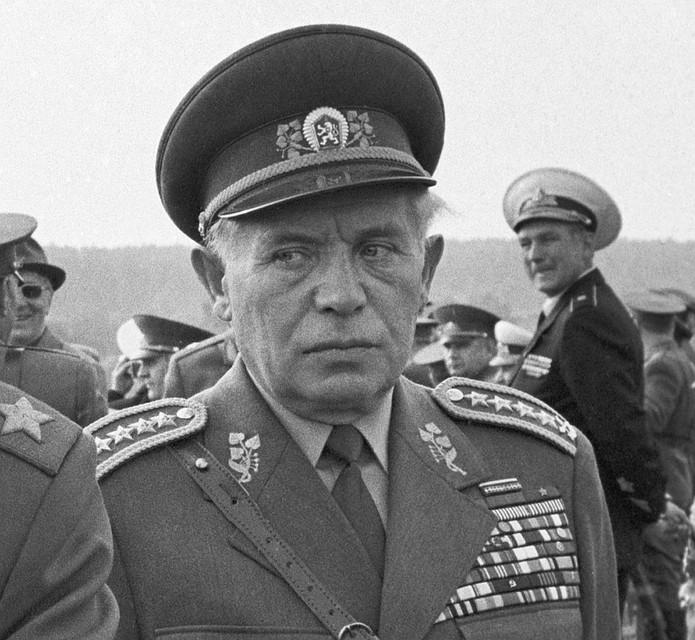 Министр национальной обороны ЧССР Мартин Дзур во время учений "Запад-81". Фото Николая Малышева и Владимира Витченко /Фотохроника ТАСС/