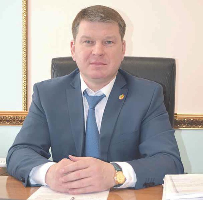 Фролов руководит районом с 2018 года.