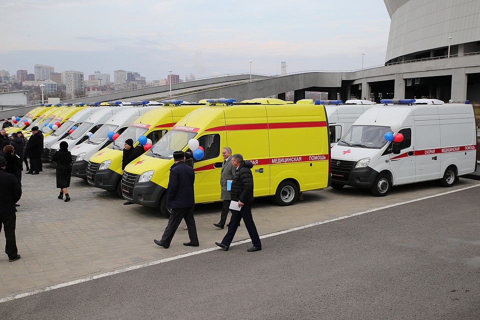 Сразу несколько автомобилей скорой медицинской помощи получили медики Ростовской области. Фото: пресс-служба губернатора РО.