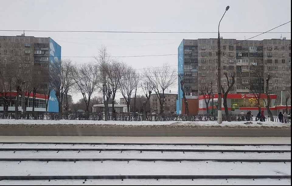 Дом, в котором рухнул подъезд, сейчас разделен пополам. Фото: Артем Ибрагимов.
