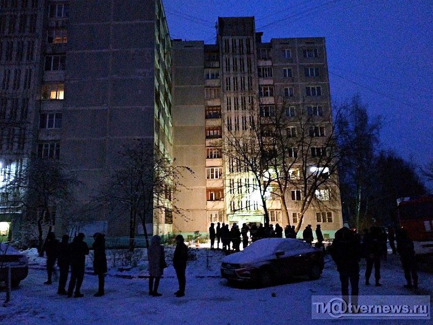 Людей эвакуировали из подъезда. Фото: ТИА - tvernews.ru