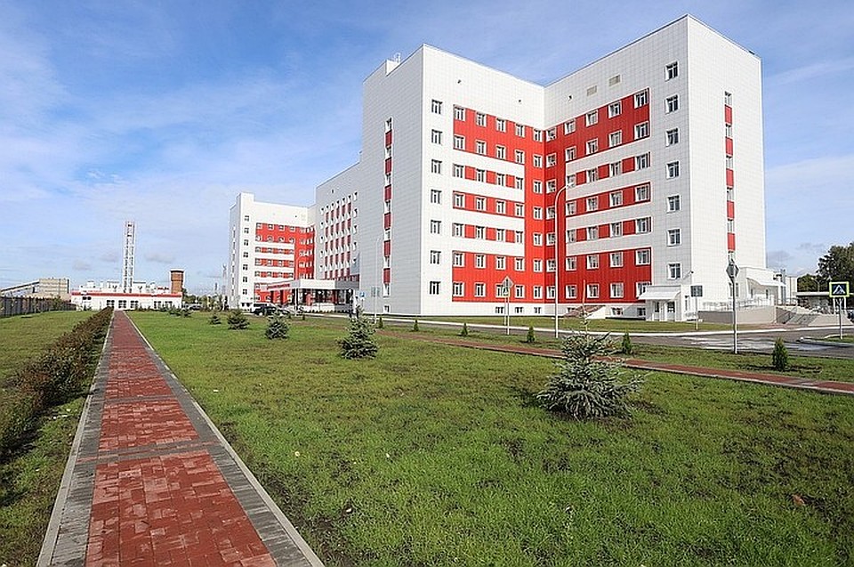 Новую БСПМ власти называют самой современной и крупной больницей области. Первых пациентов здесь планируют принять в марте 2020 года. Фото: Пресс-служба правительства Рязанской области.