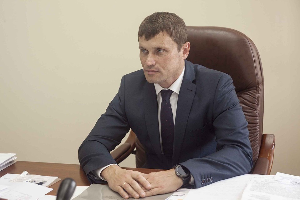 Сергей Сергеевич рассказал, что частные дома пенсионерам и многодетным семьям восстанавливают строительные бригады от центров занятости