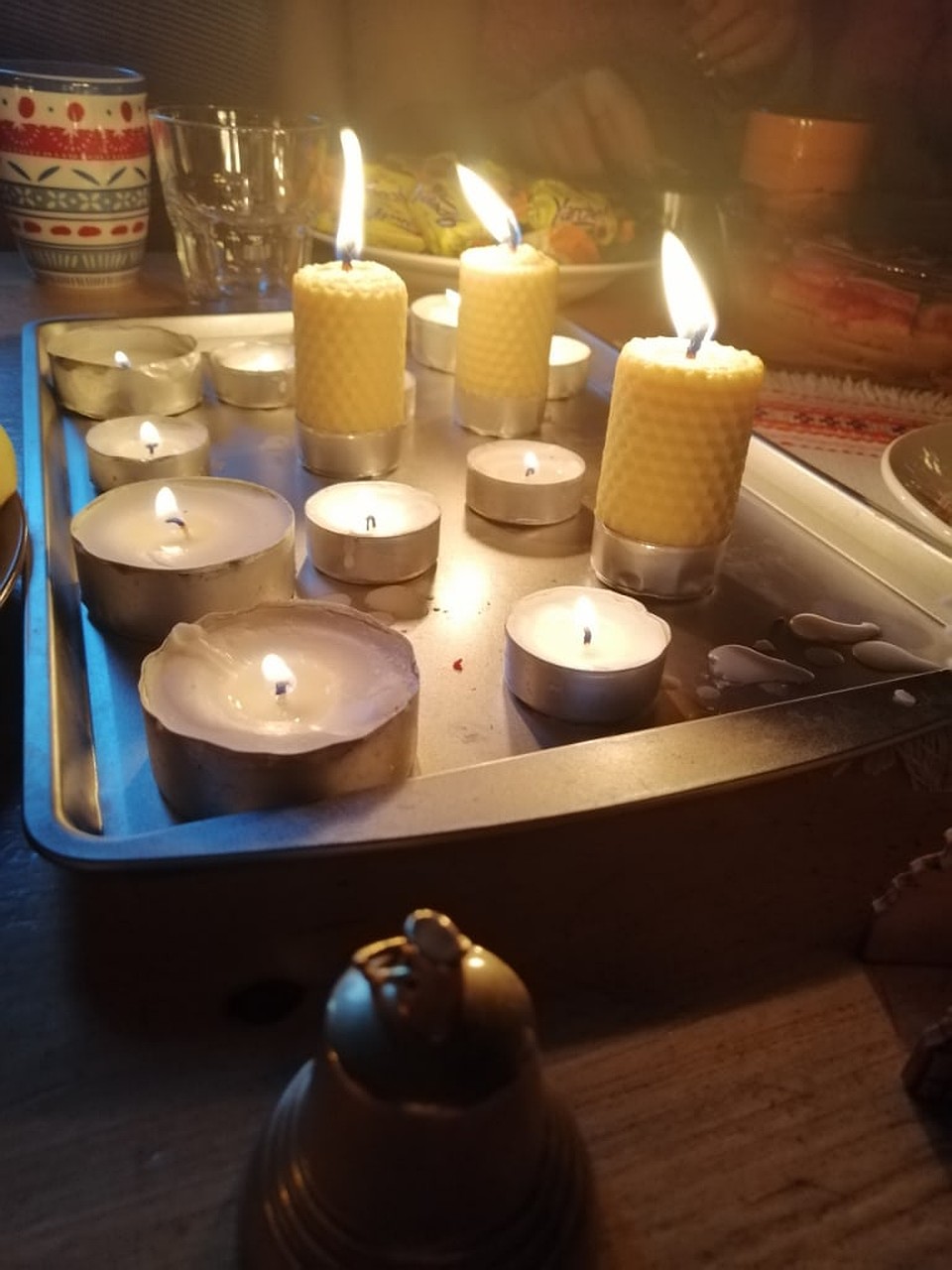 Гадания обязательно проводятся при свечах. Фото: Елизавета ТЮГАЕВА.