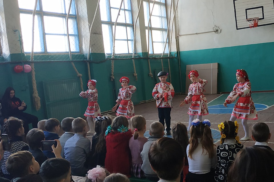 Стойкие ребята дотанцевали без музыки Фото: Ольга ЖУКОВА