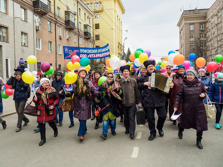 Участие тракторостроителей в Первомайской демонстрации.