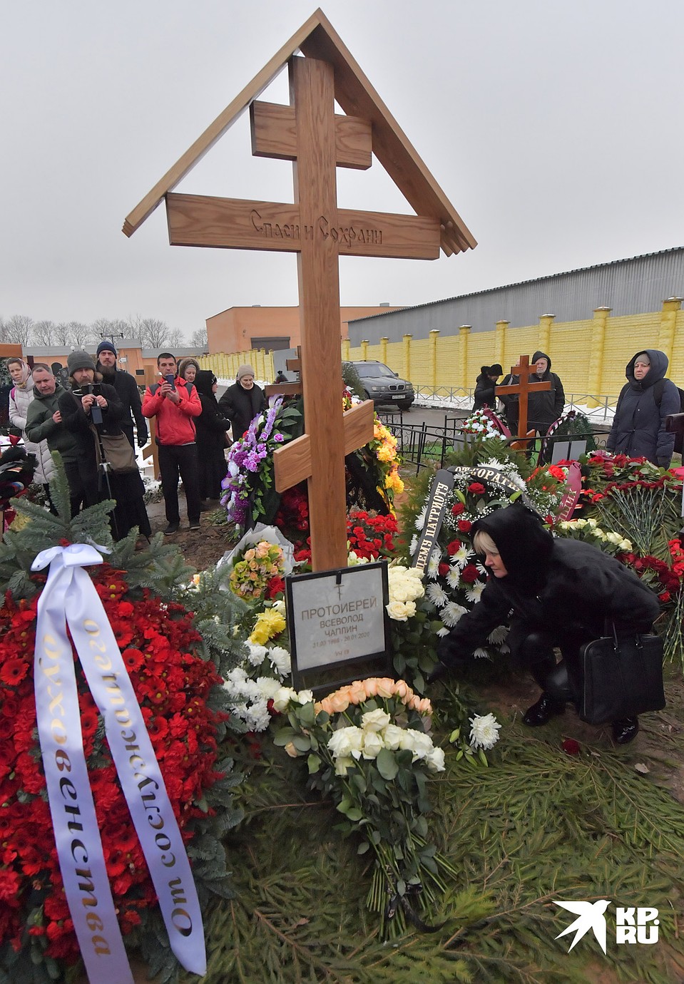 Крест на могиле Всеволода Чаплина. Фото: Владимир ВЕЛЕНГУРИН
