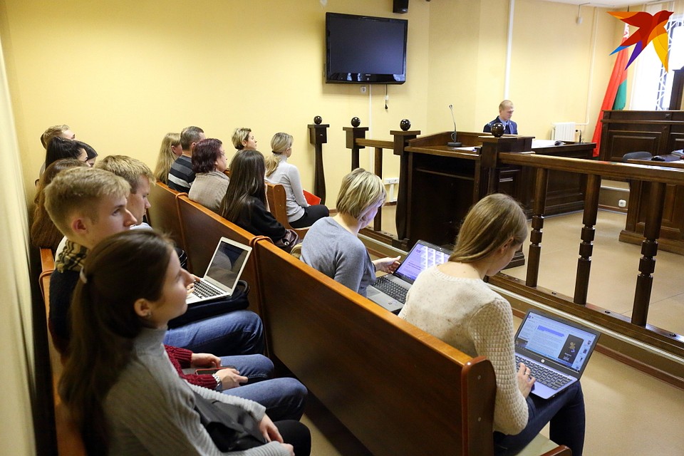 Пострадавшая семья хочет, чтобы Юлия осталась на свободе, помогала растить осиротевшего брата Фото: Святослав ЗОРКИЙ
