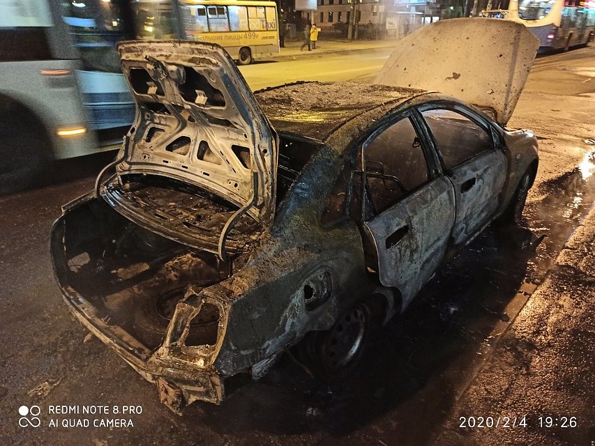 Машина превратилось в ничто. Фото: vk.com/spb_today