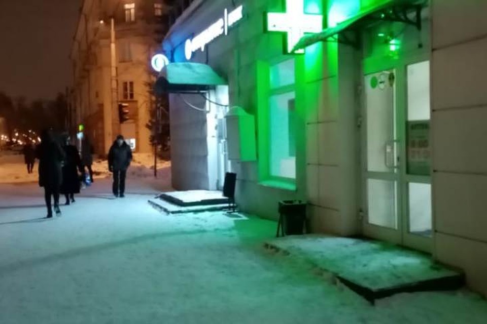 В новокузнецкой аптеке маски закончились, но поставщик уже доставил новую партию. ФОТО: Полина Иващенко