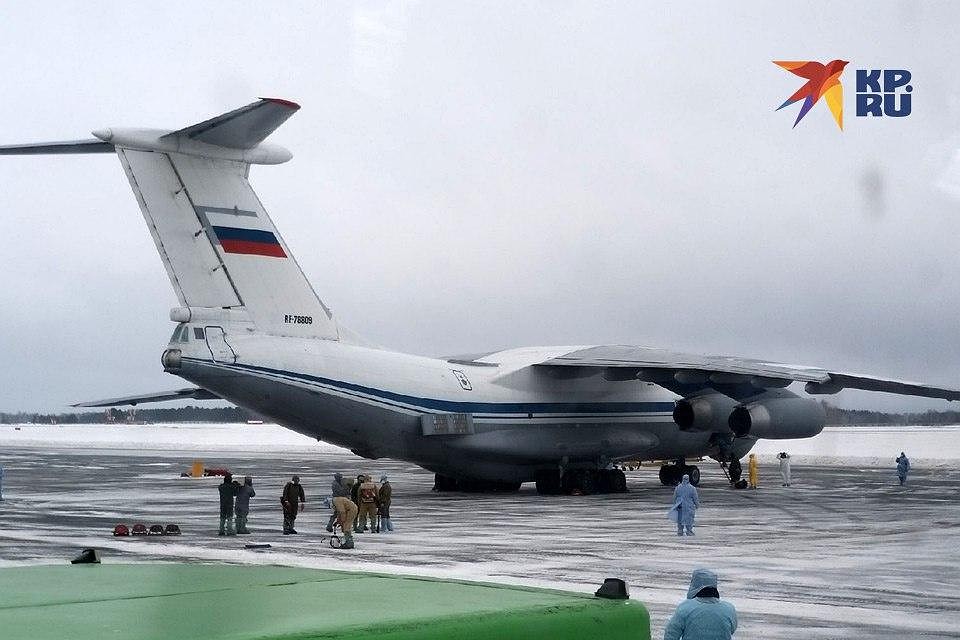 Первый самолет приземлились в тюменском аэропорту в 11.22 местного времени. Фото: Кира Санникова