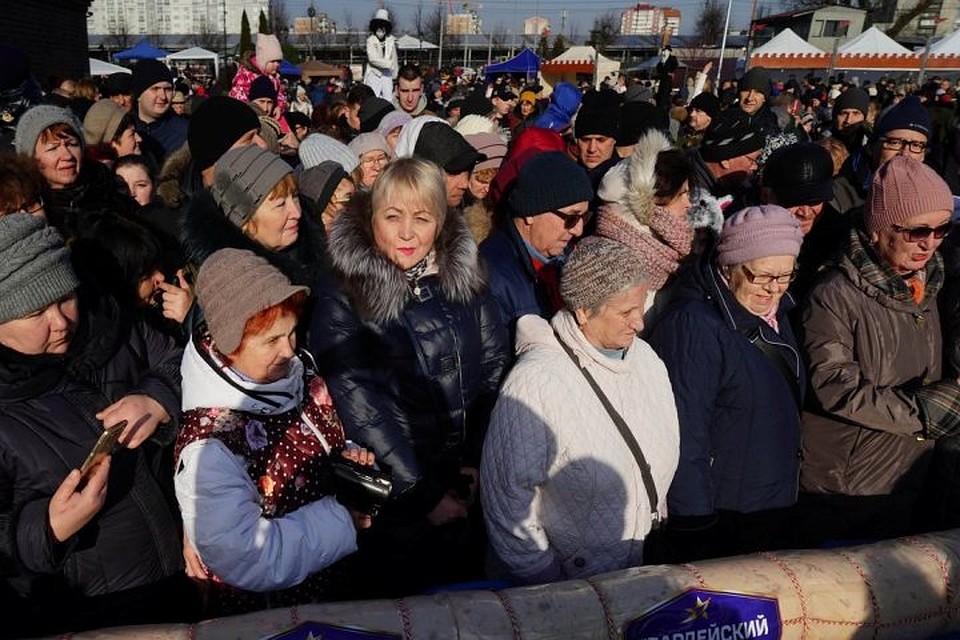 Мясными деликатесами угостились более двух тысяч человек. Фото: Игорь Зарембо