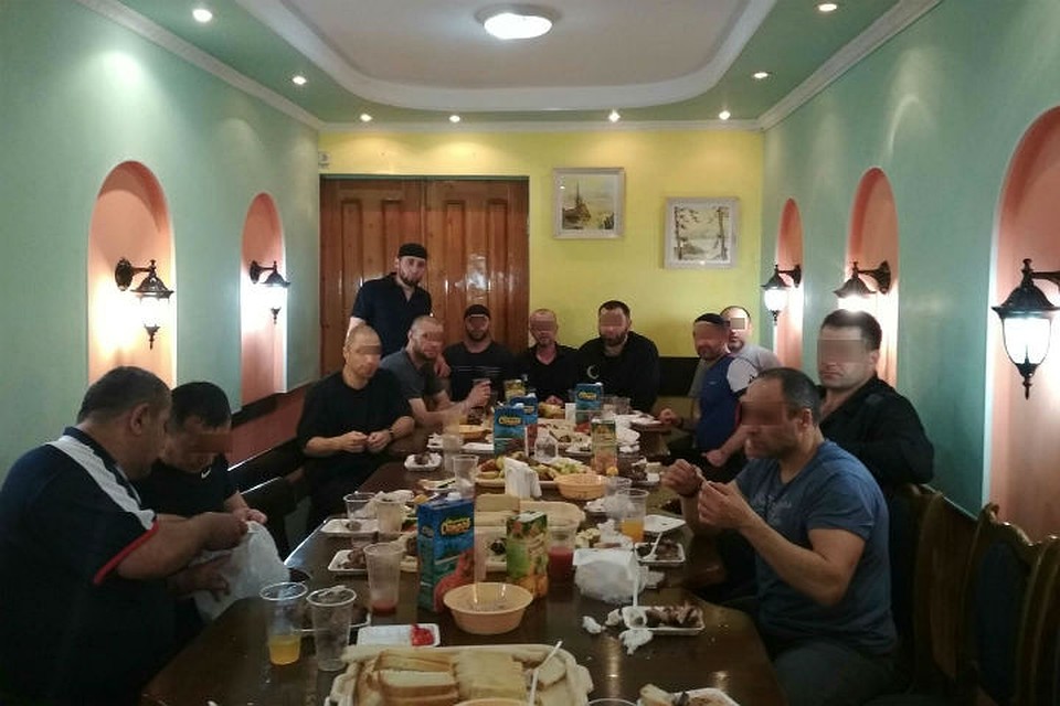 На снимках есть заключенный Заур Дадаев, осужденный за убийство Бориса Немцова. Фото: аккаунт Ислам Ирон во "ВКонтакте".