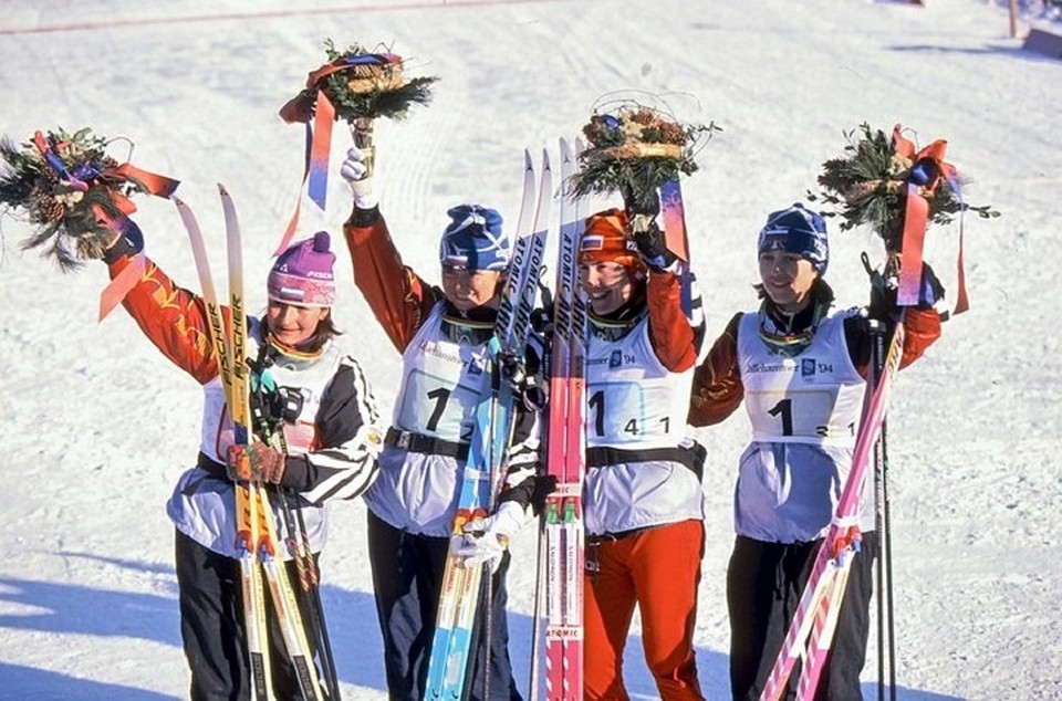 Чемпионки Олимпийских игр 1994 года в Лиллехаммере в эстафете 4х5 км сборная России (Елена Вяльбе, Лариса Лазутина, Любовь Егорова, Нина Гаврилюк). Фото: olympteka.ru