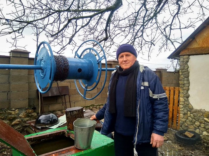 Валерий Воронин хочет, чтобы водоснабжение сел наладилось. Фото: Александр Курбаткин