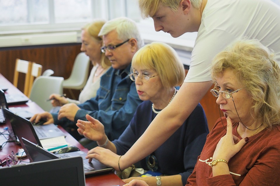 Оставаться востребованными помогут курсы для «предпенсионеров». Фото: Евгения ГУСЕВА