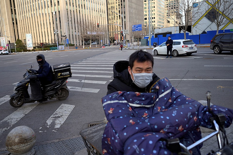 Движение на улицах Пекина непривычно свободное, пробок нет. Фото: REUTERS
