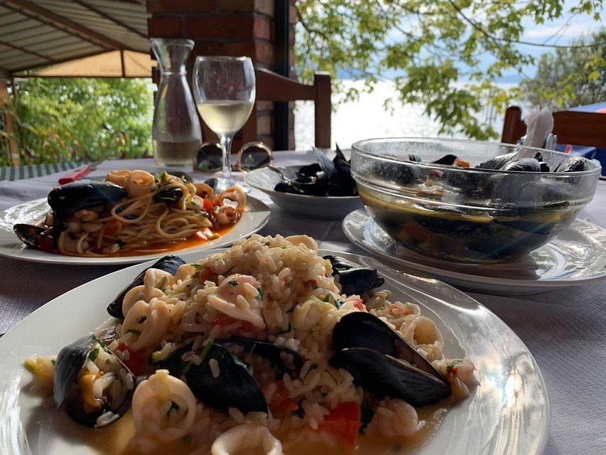 В Албании везде вкусно, много блюд с морепродуктами. Фото: личный архив