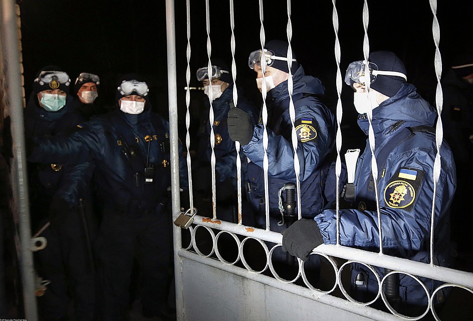 Сейчас санаторий под усиленной охраной Фото: EAST NEWS