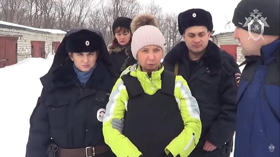Юлия Быстрова рассказала о своем участии в преступлениях. Кадр из оперативного видео СУ СКР по Саратовской области