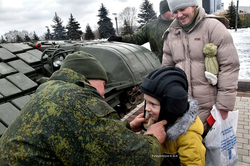 Выставка военной техники в парке Ленинского Комсомола. Фото: Евгения Карпачева