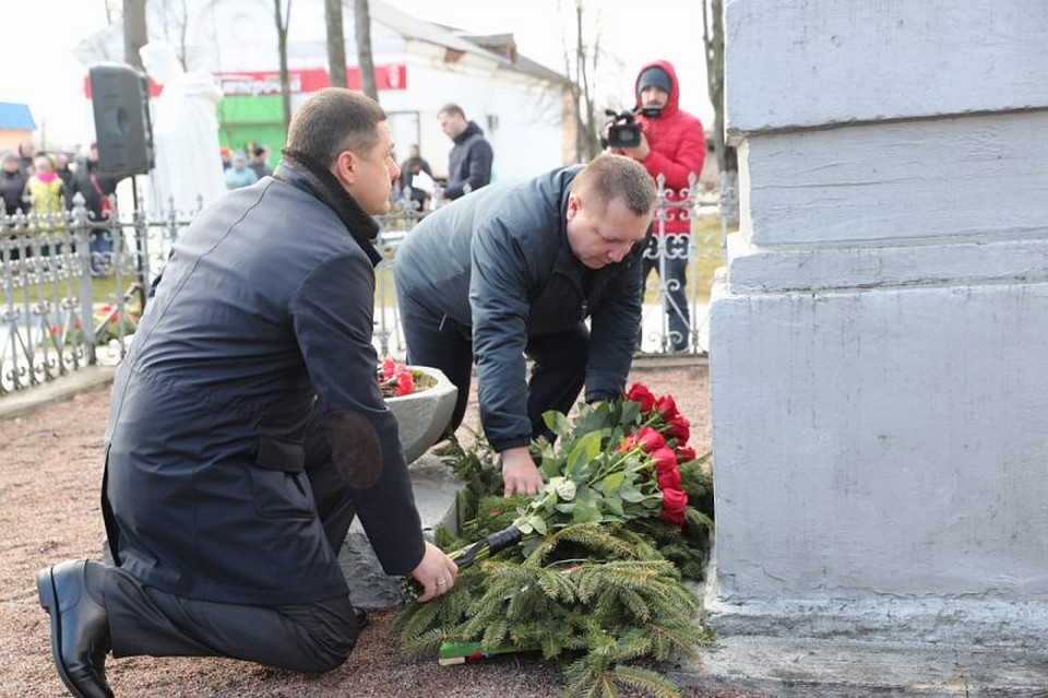 Фото: пресс-служба АПО. В годовщину освобождения Дновского района губернатор Псковской области присутствовал на торжественных мероприятиях.