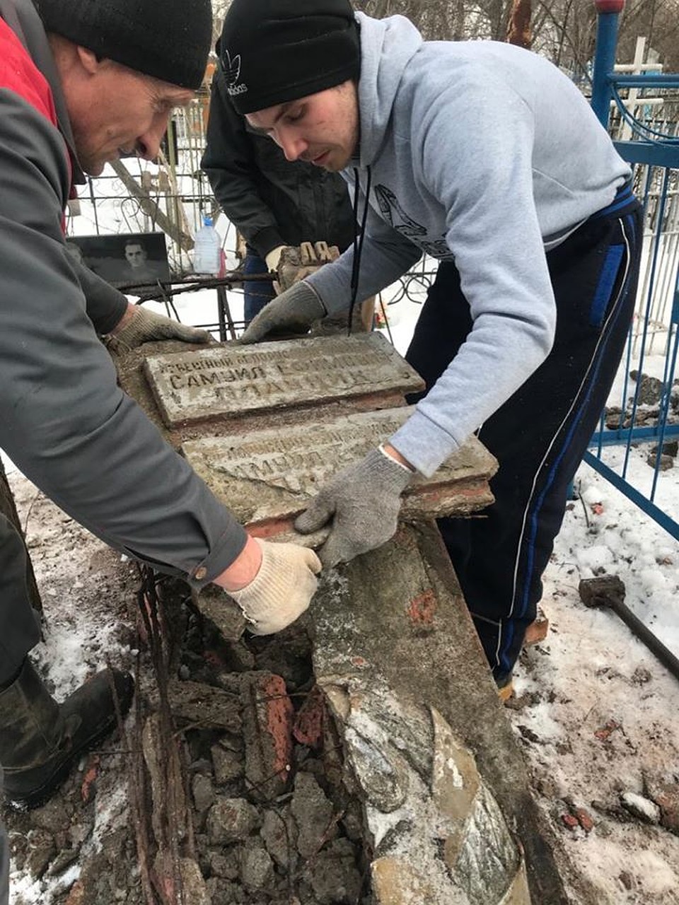 Так проходила эксгумация могилы. Фото: Фейсбук Музея истории белорусской литературы