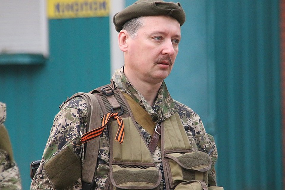 Игорь Стрелков, легендарный реконструктор, показал, что реконструктор при необходимости может сделаться вполне таким полевым командиром Фото: Александр КОЦ