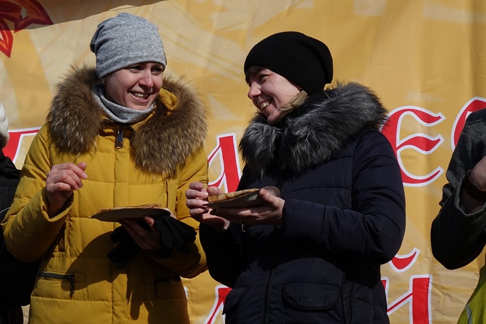 Кто больше съест блинов? Фото: Екатерина РОМАНОВА