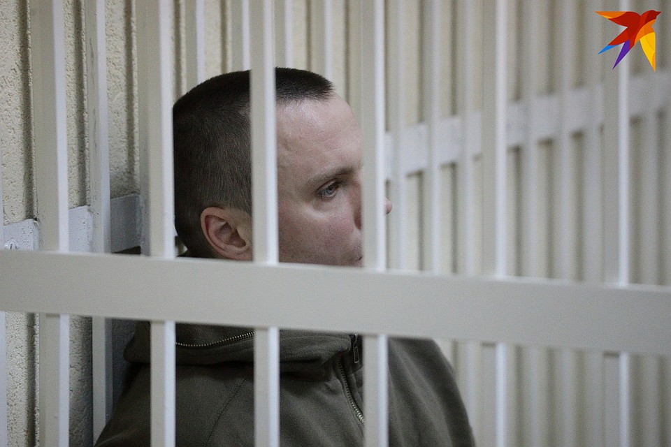 На вопросы судьи обвиняемый отвечает с большими паузами, волнуется. Фото: Святослав ЗОРКИЙ