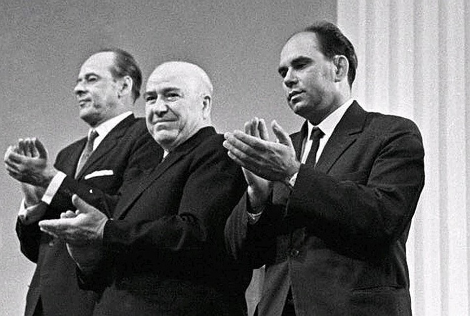 В 1964 году книге журналиста «Комсомольской правды» Василия Пескова «Шаги по росе» была присуждена Ленинская премия. Фото: Личный архив В. М. Пескова