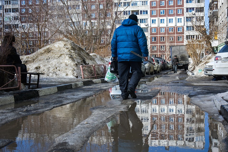 Больше всего воды во дворах. Фото: Алена МАРТЫНОВА