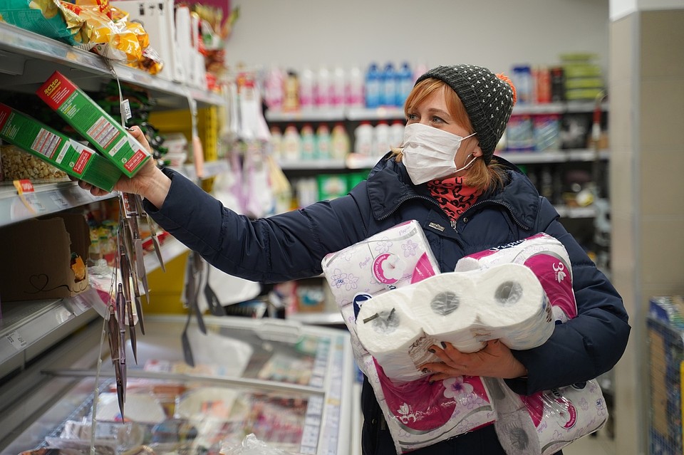 Говорят, дефицита продуктов в магазинах нет Фото: Светлана МАКОВЕЕВА