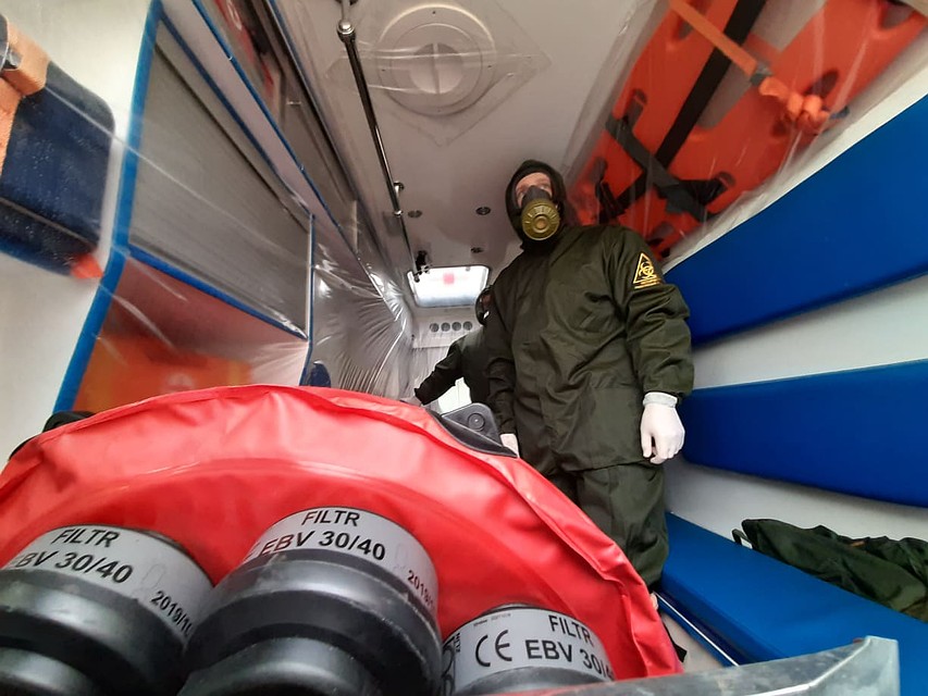 Внутри обычной на вид скорой специальное оборудование. Фото: Екатерина СИМОХИНА