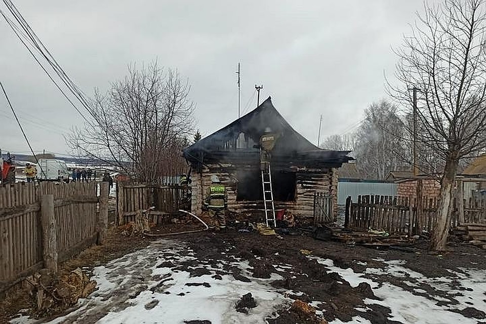 От дома остались обугленные руины. Фото: МЧС по РБ
