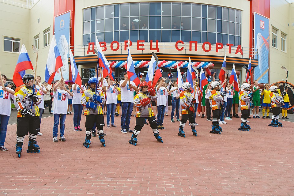 На средства ЛУКОЙЛа в Кошках построен спорткомплекс с ледовой ареной. Фото: РИТЭК