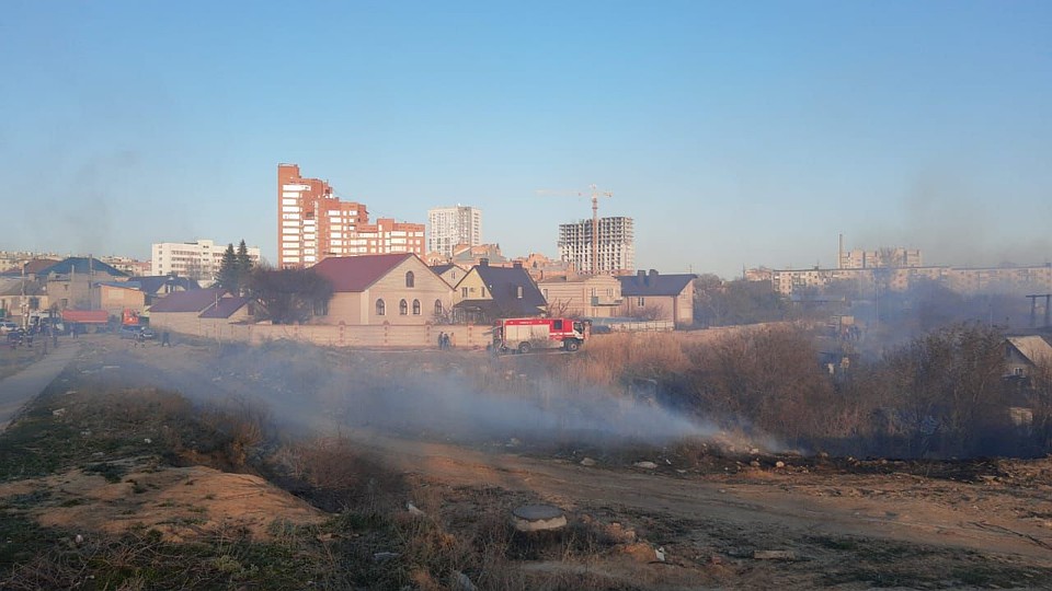 Дымом заволокло весь Ангарский. Фото: ГУ МЧС по Волгоградской области