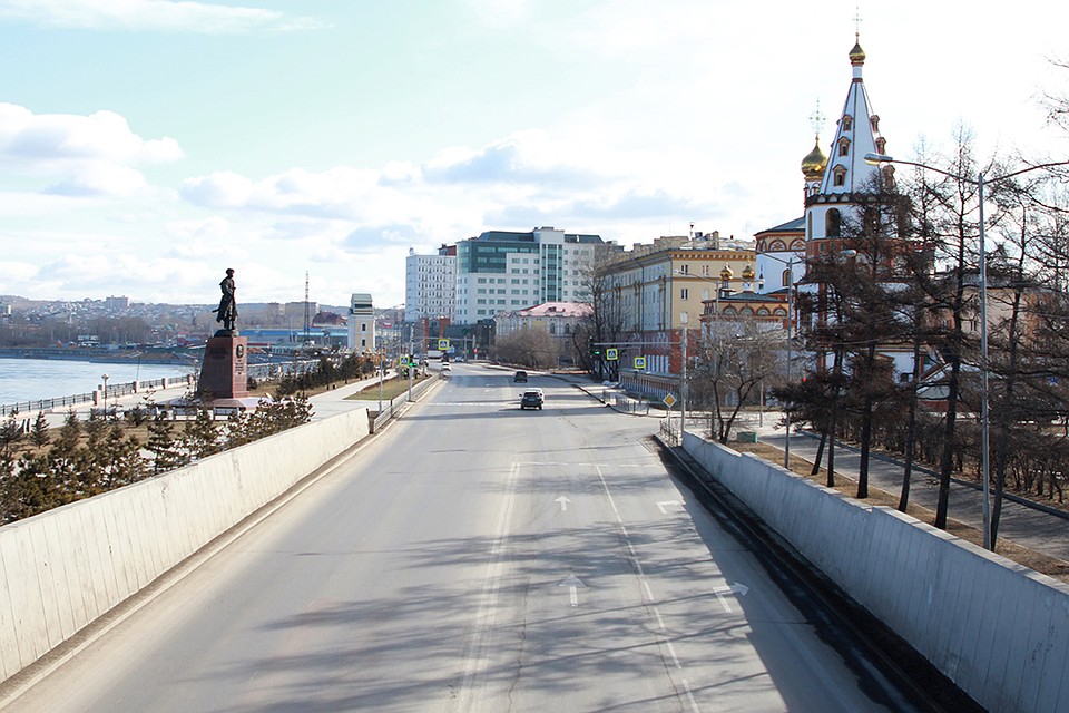 Дороги города заметно опустели. Фото: Юлия ПЫХАЛОВА