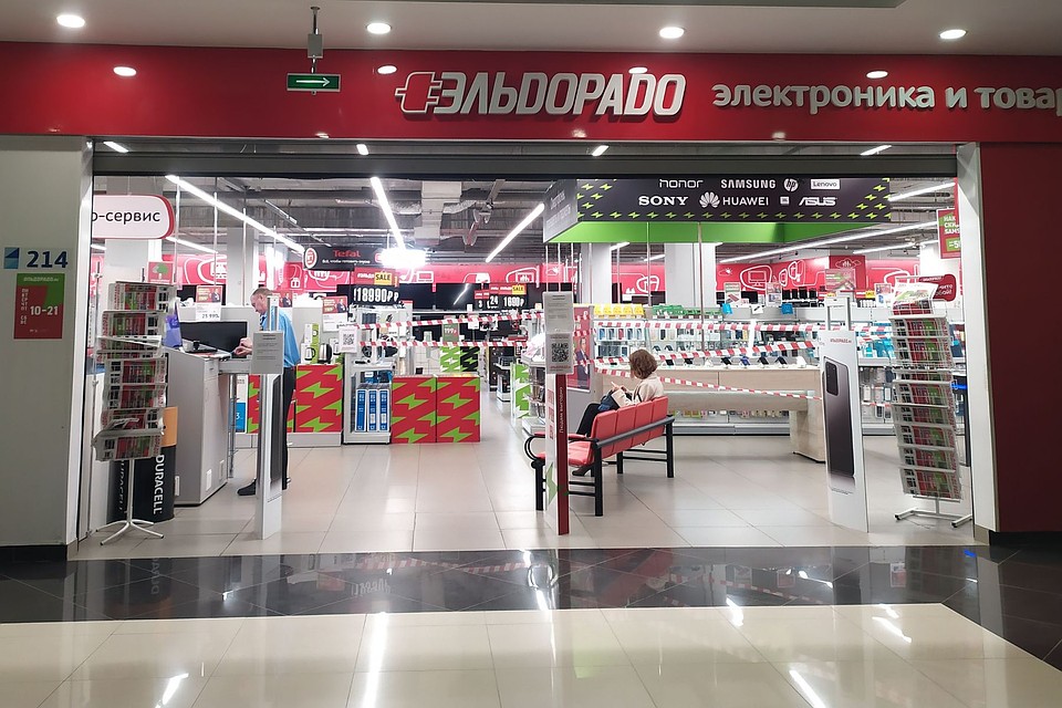 В воскресенье магазин работал только на выдачу online заказов Фото: Милана СОКОЛ