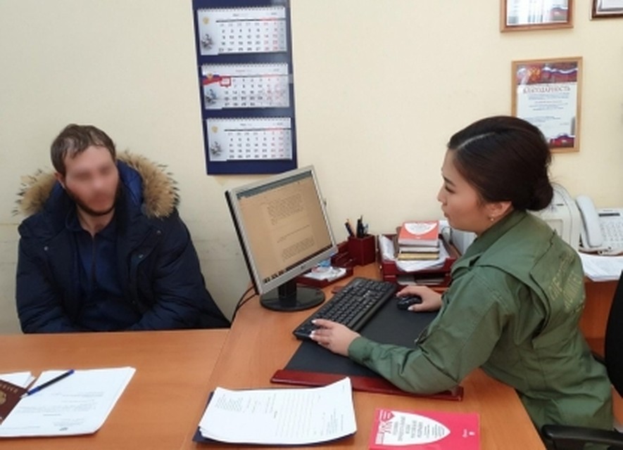 28-летний подозреваемый на допросе все признал. Фото: стоп-кадр СК РФ.
