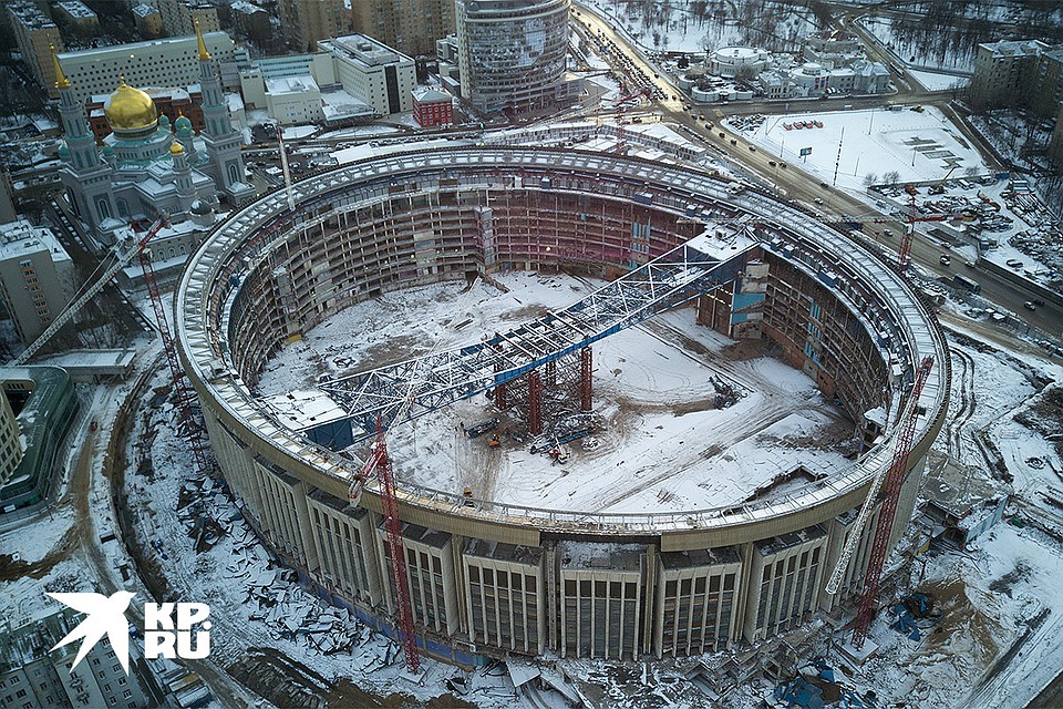 Реконструкция "Олимпийского" идет по графику. Фото: Иван МАКЕЕВ