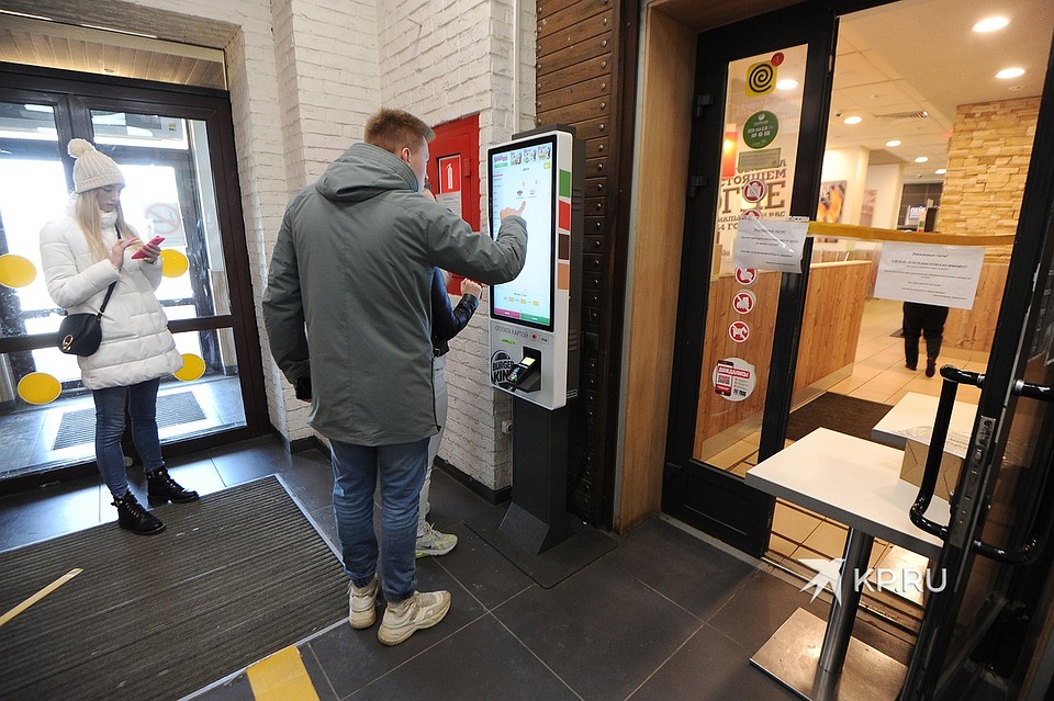 Все кафе и рестораны теперь работают только в формате to go Фото: Алексей БУЛАТОВ