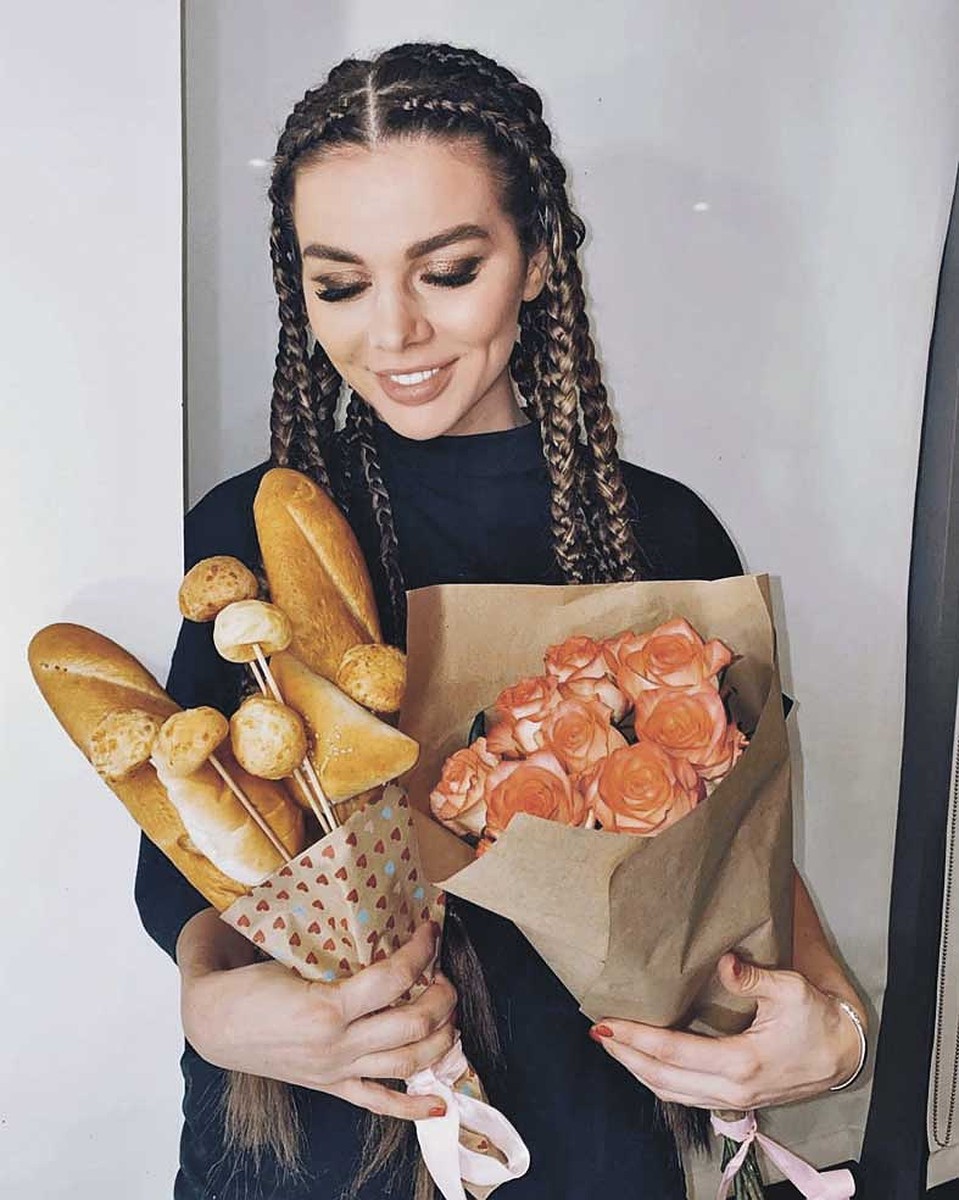 С симпатичными хлебными букетами Аня пока завязала. Фото: Instagram.com