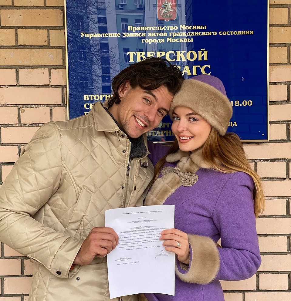 Актриса отмечает, что теперь дату свадьбу придется перенести, но не унывает. Фото: Личный архив