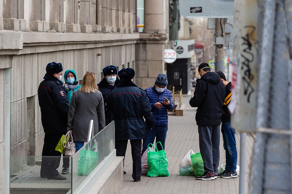 Массовые проверки прошли в центре города Фото: Валерий ЗВОНАРЕВ