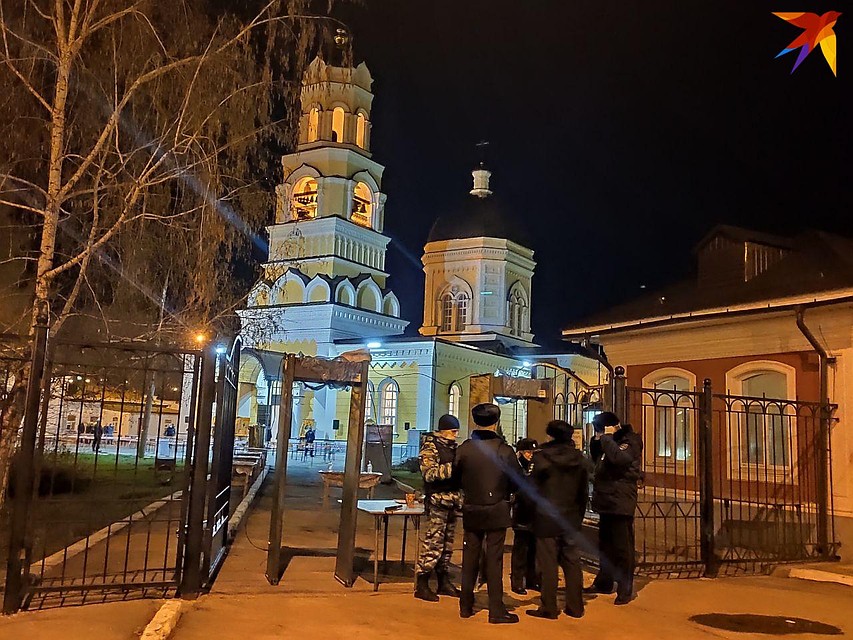 Полиция дежурит на входе Фото: Александр Уриевский