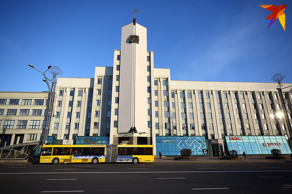 За зданием управления метрополитена новостройки не видно. Фото: Святослав ЗОРКИЙ