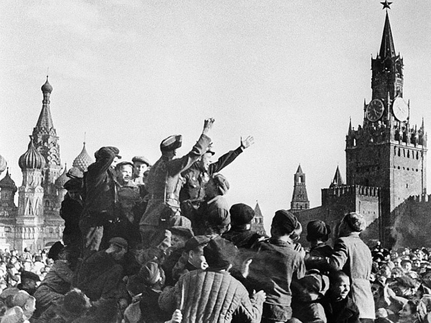 Неподдельные эмоции Великой Победы. 9 мая 1945 года. Фото: Из архива "КП"
